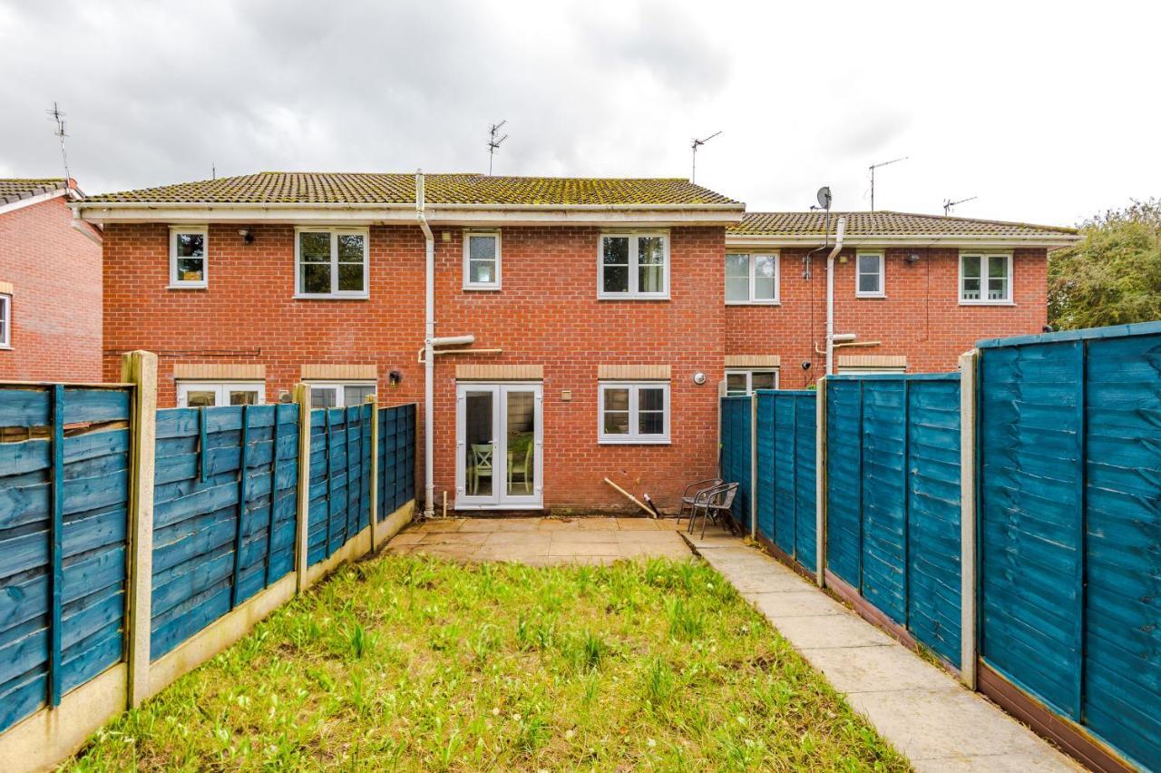 Manchester Comfortable 3 Bedroom House, Free Parking, Wifi & Disneyplus Worsley Εξωτερικό φωτογραφία