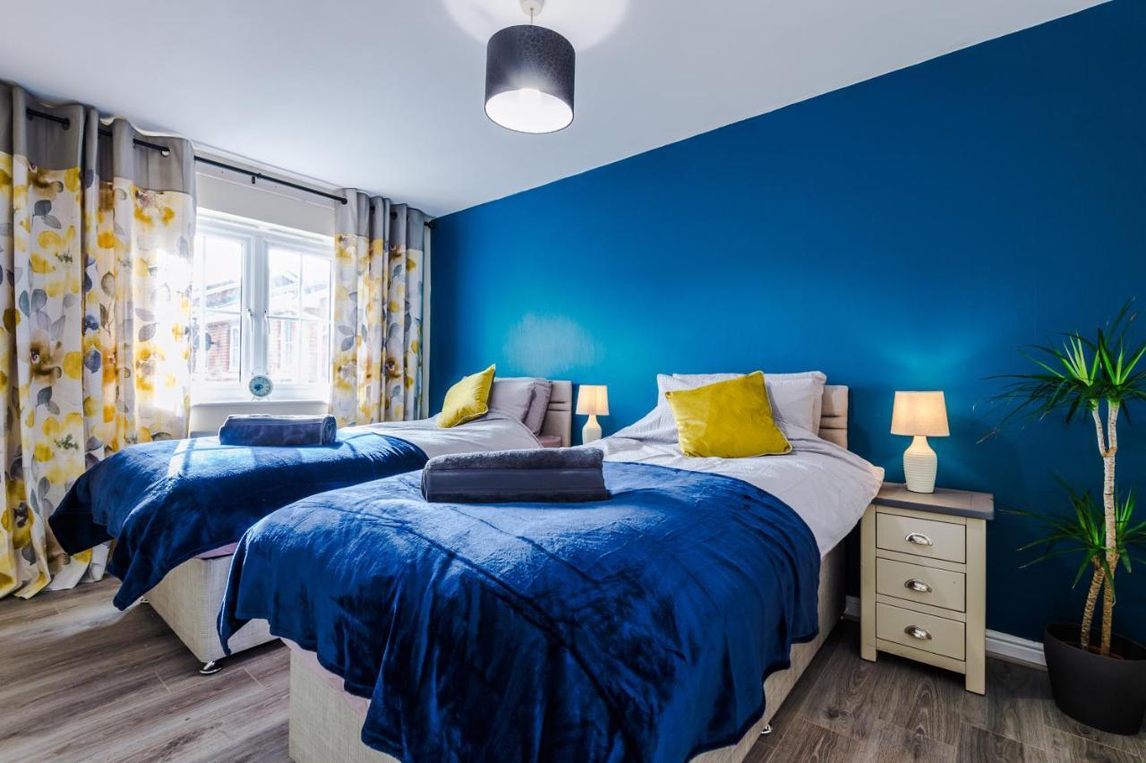 Manchester Comfortable 3 Bedroom House, Free Parking, Wifi & Disneyplus Worsley Εξωτερικό φωτογραφία