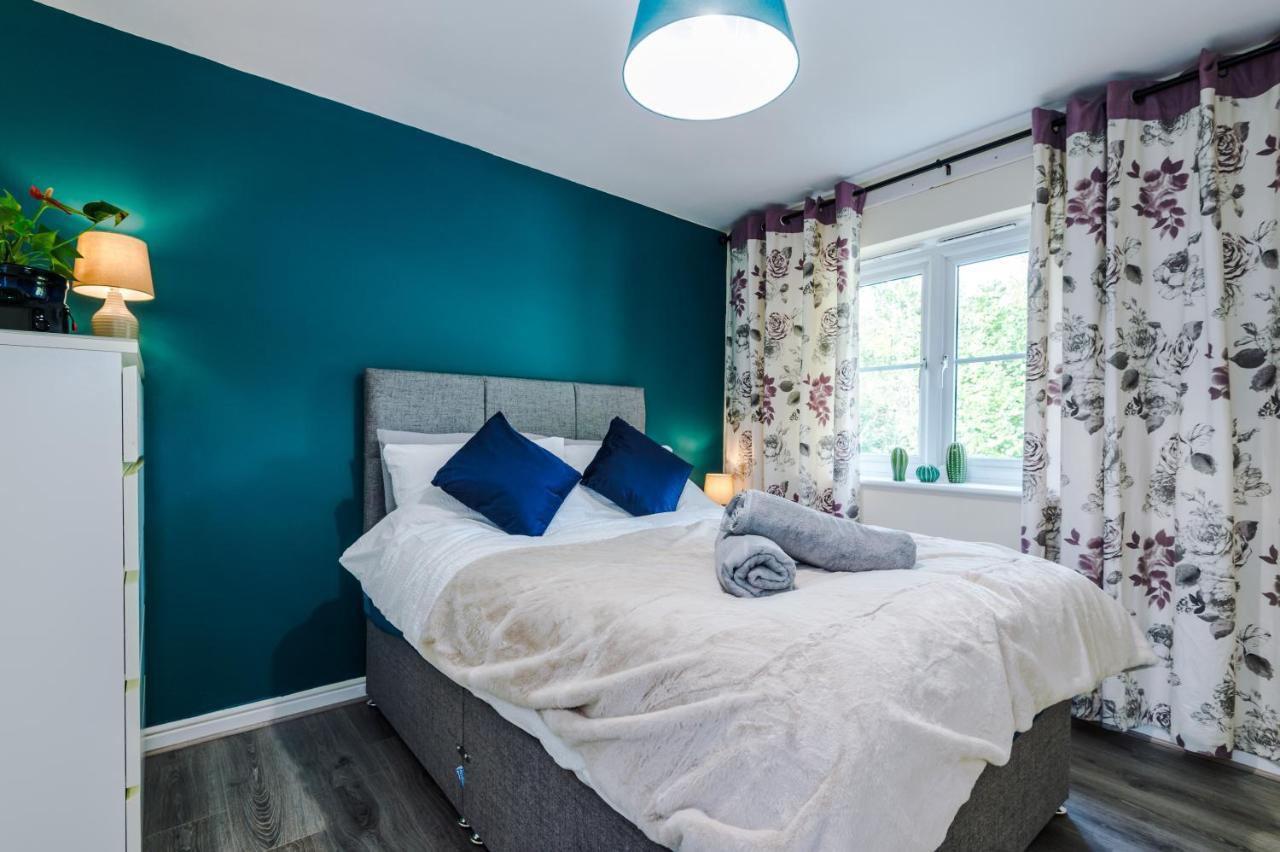 Manchester Comfortable 3 Bedroom House, Free Parking, Wifi & Disneyplus Worsley Εξωτερικό φωτογραφία