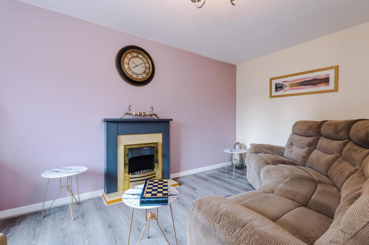 Manchester Comfortable 3 Bedroom House, Free Parking, Wifi & Disneyplus Worsley Εξωτερικό φωτογραφία